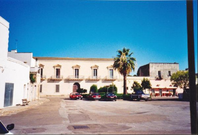 Lucugnano - Piazza Girolamo Comi Lucugnano - Piazza Girolamo Comi